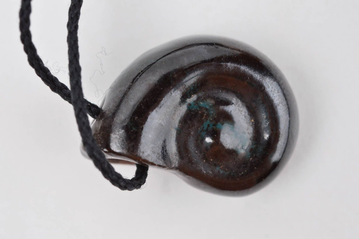 Кулон ручной работы глиняный аромакулон украшение на шею Темная ракушка фото 3