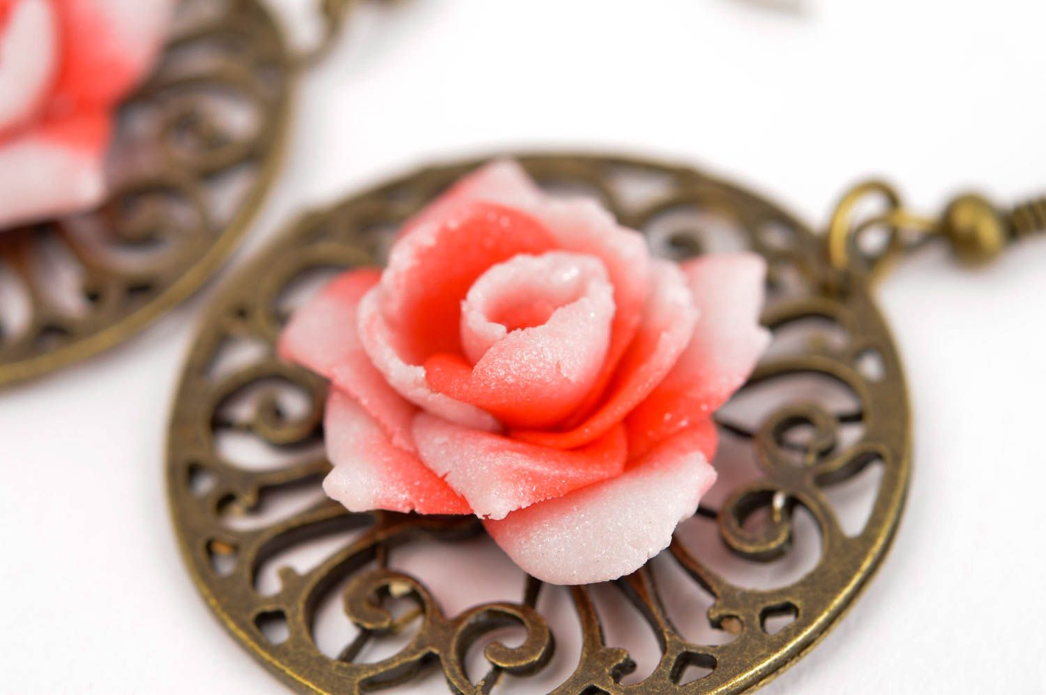 Pendientes de arcilla polimérica bisutería artesanal con rosas accesorio de moda foto 5