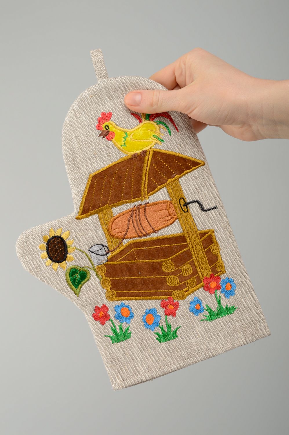 Decorative oven mitt with applique work photo 3