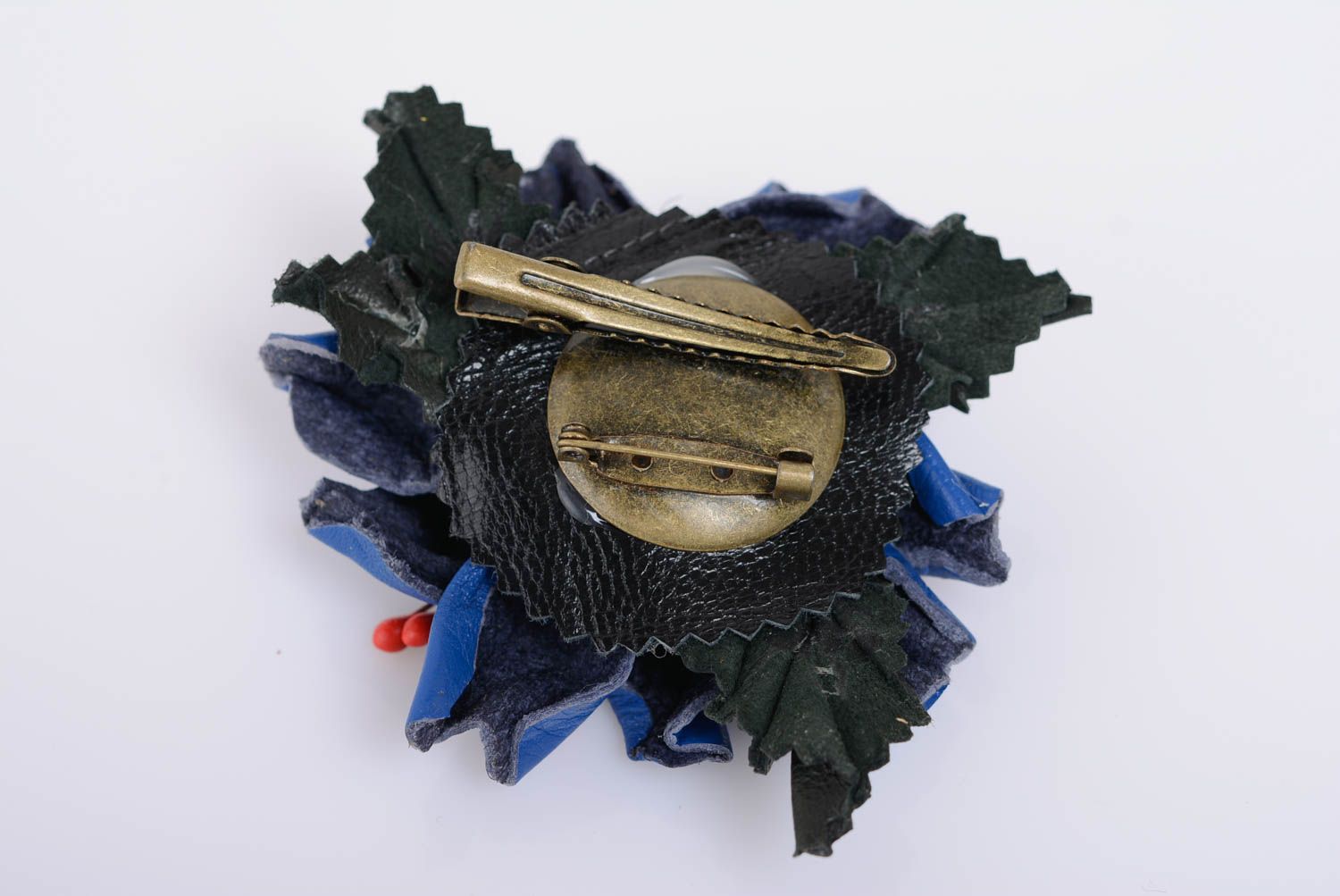 Broche artesanal con forma de flor azul grande vistoso estiloso foto 3