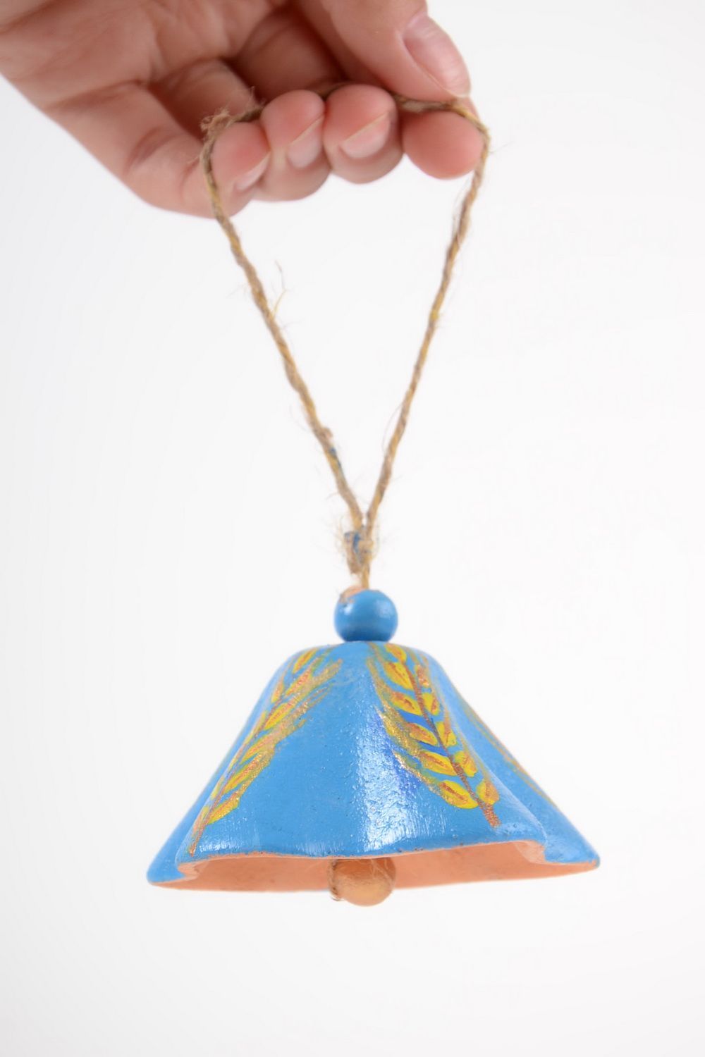 Cloche en céramique à suspendre peinte bleue et jaune faite main décoration photo 2