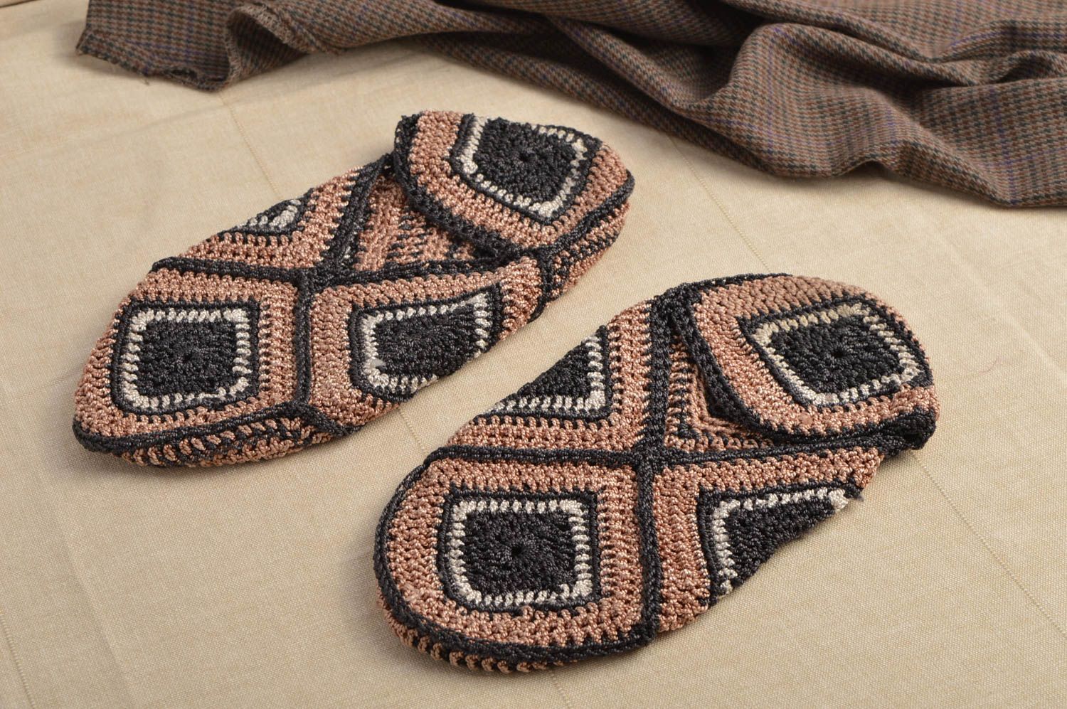 Pantoufles femme Chaussons fait main tricot crochet Accessoire femme design photo 1