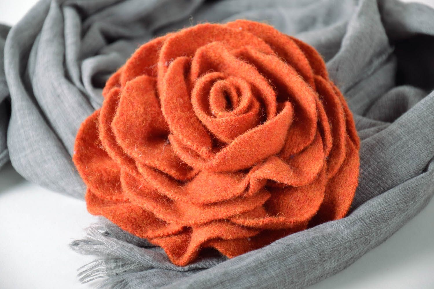 Grande broche fleur en laine Rose photo 1