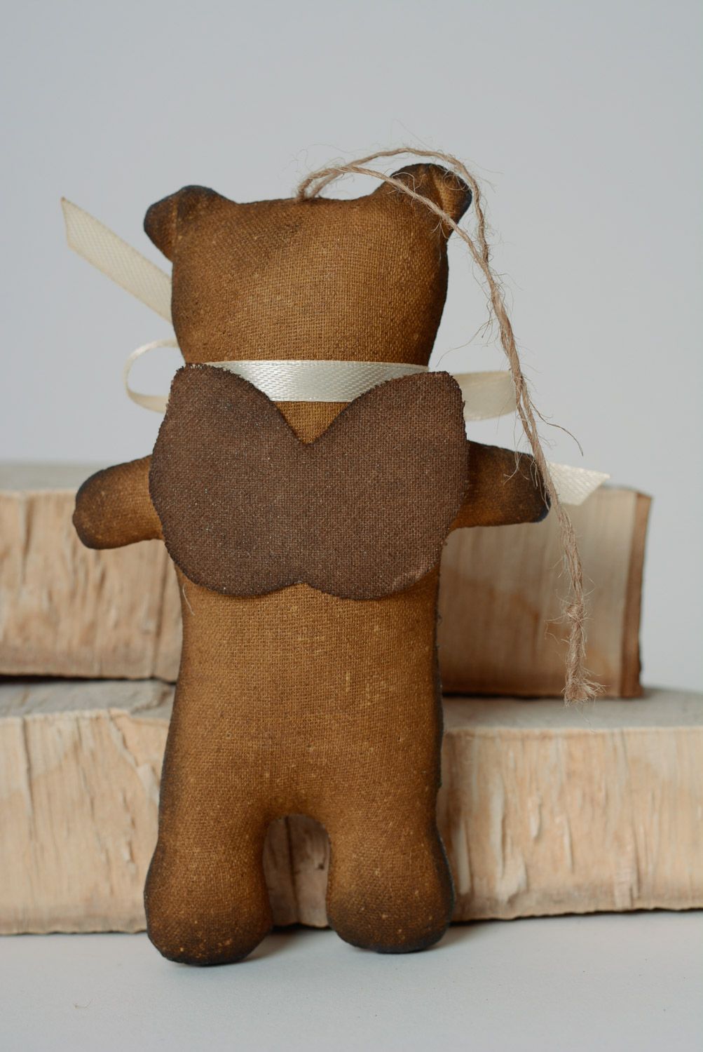 Peluche à suspendre ours en coton faite main décorative imprégnée de café photo 4