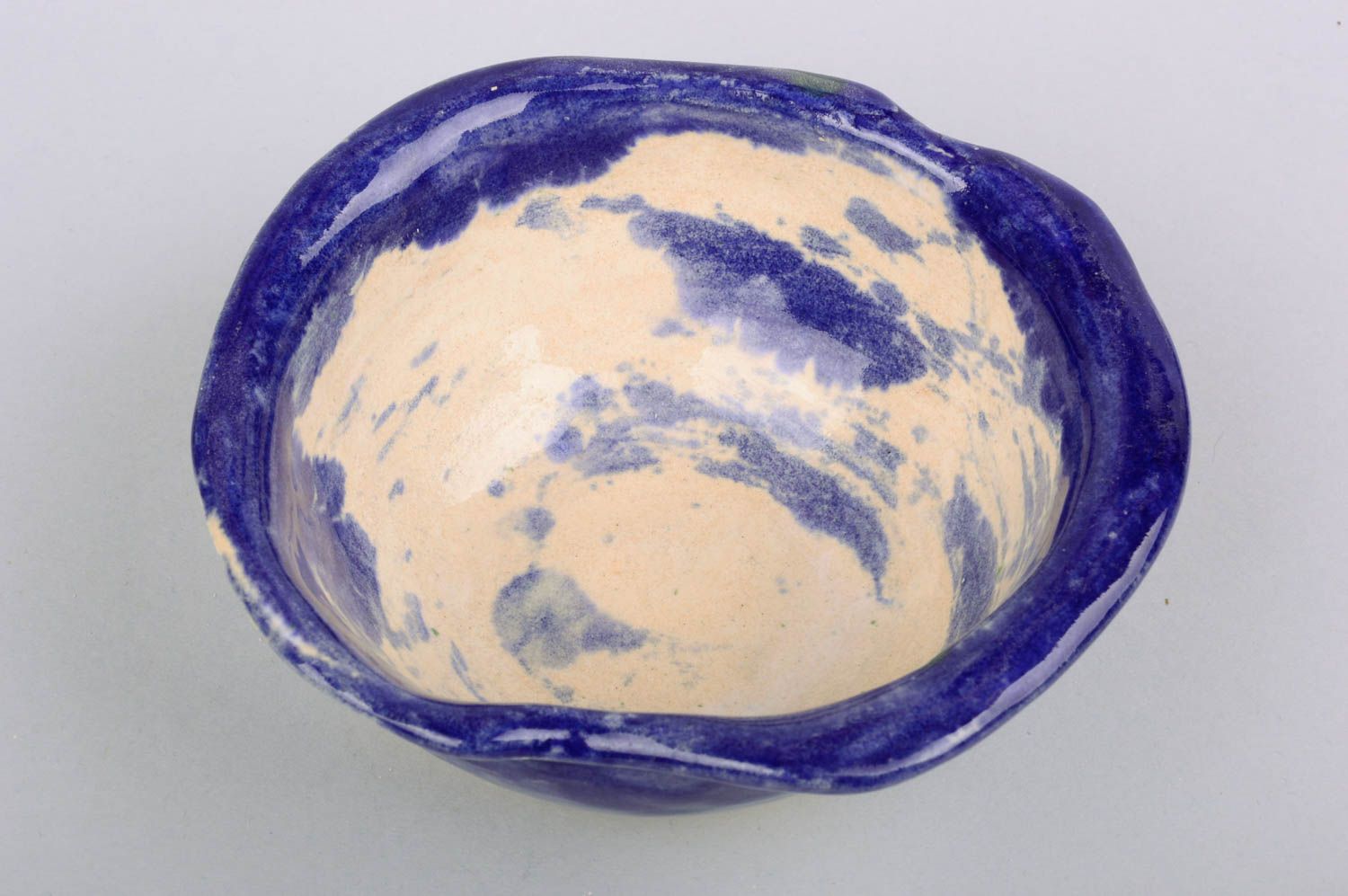 Petit bol en argile blanche fait main design original vaisselle couleur bleue photo 3