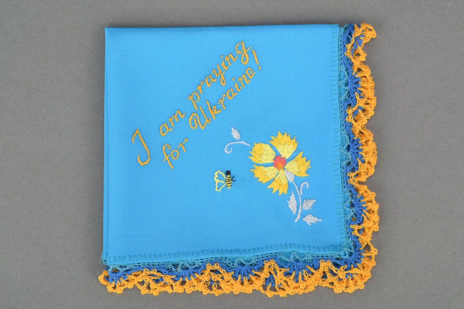 Handkerchief with satin stitch embroidery photo 1