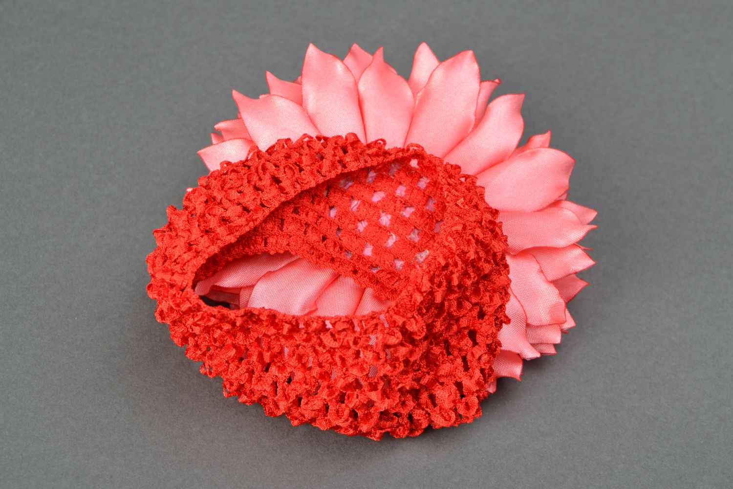 Handgemachtes Haarband mit Blume aus Bändern Dahlien foto 4
