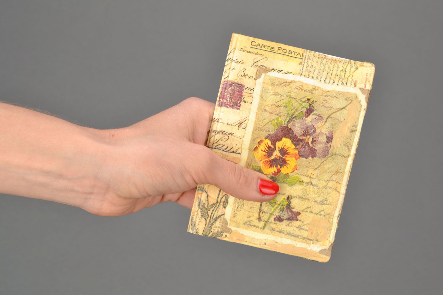 Обложка на паспорт в технике декупаж  фото 2
