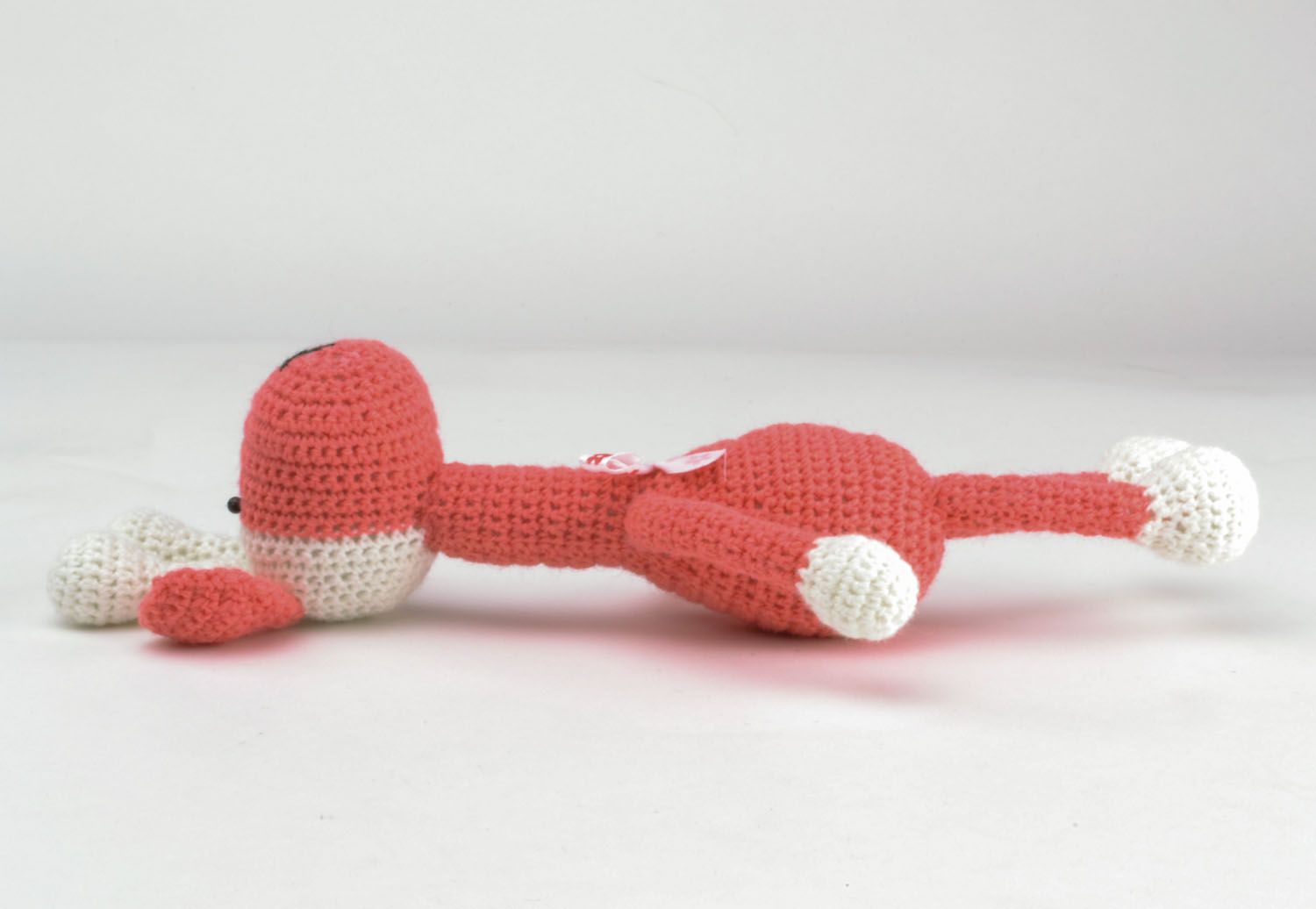 Brinquedo tricotado com gancho Girafa de cor rosa foto 3