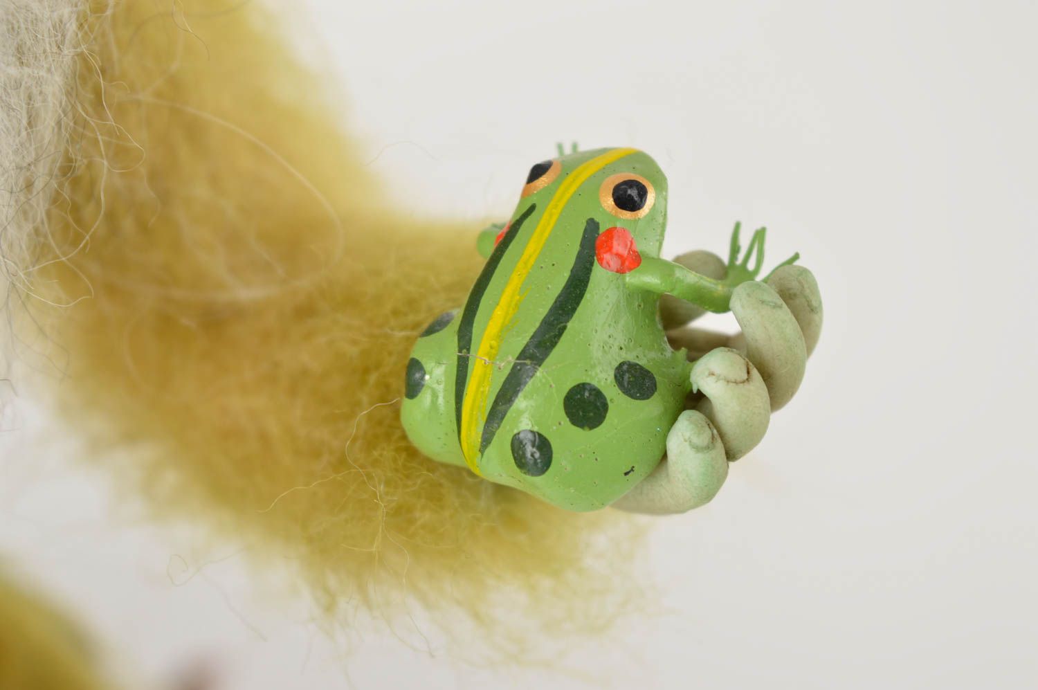 Валяная игрушка хэнд мэйд игрушка из шерсти мягкая игрушка Заклинатель лягушек фото 4