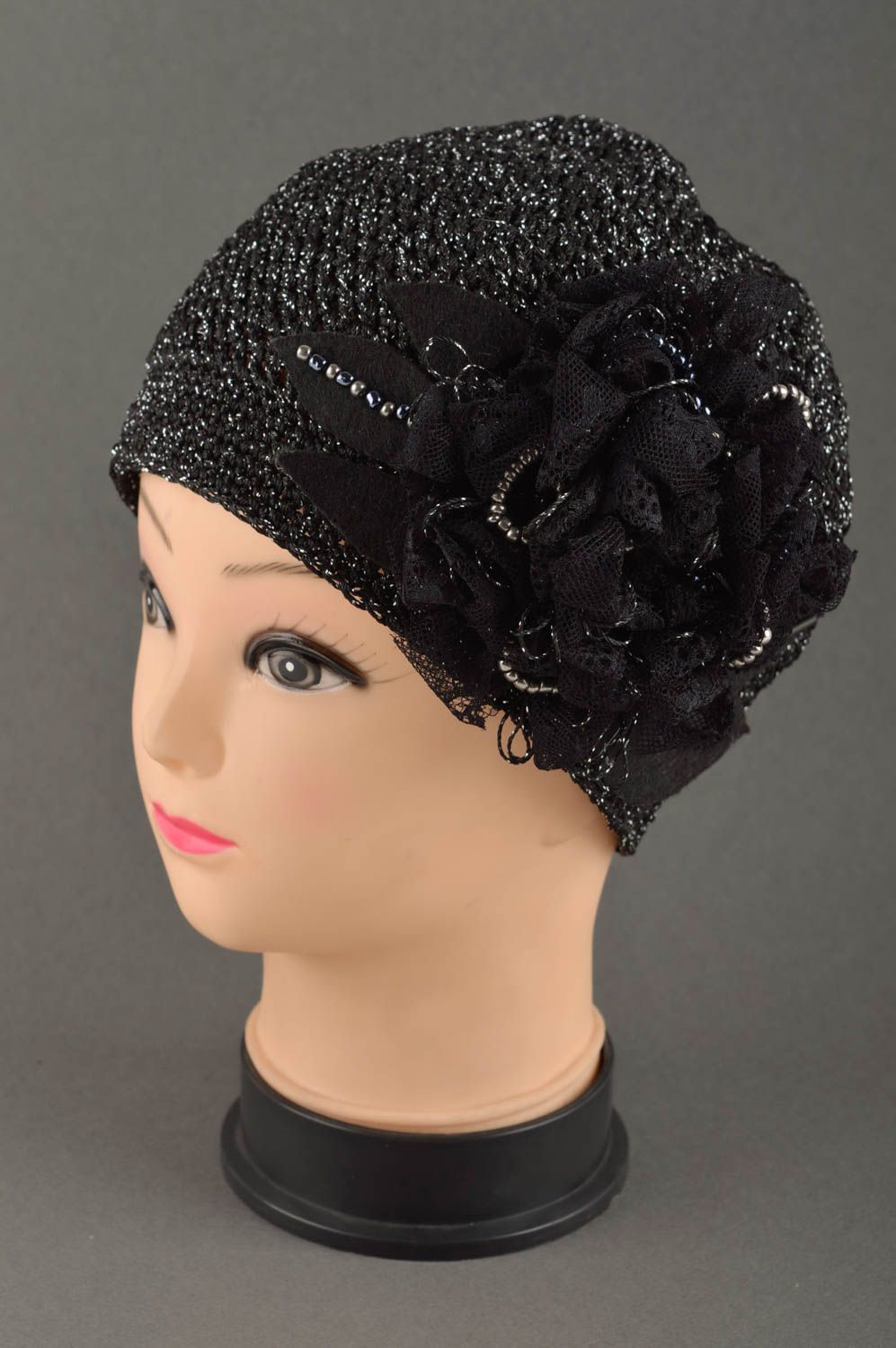Chapeau tricot fait main Bonnet d'hiver noir fleur Vêtement pour femme original photo 1