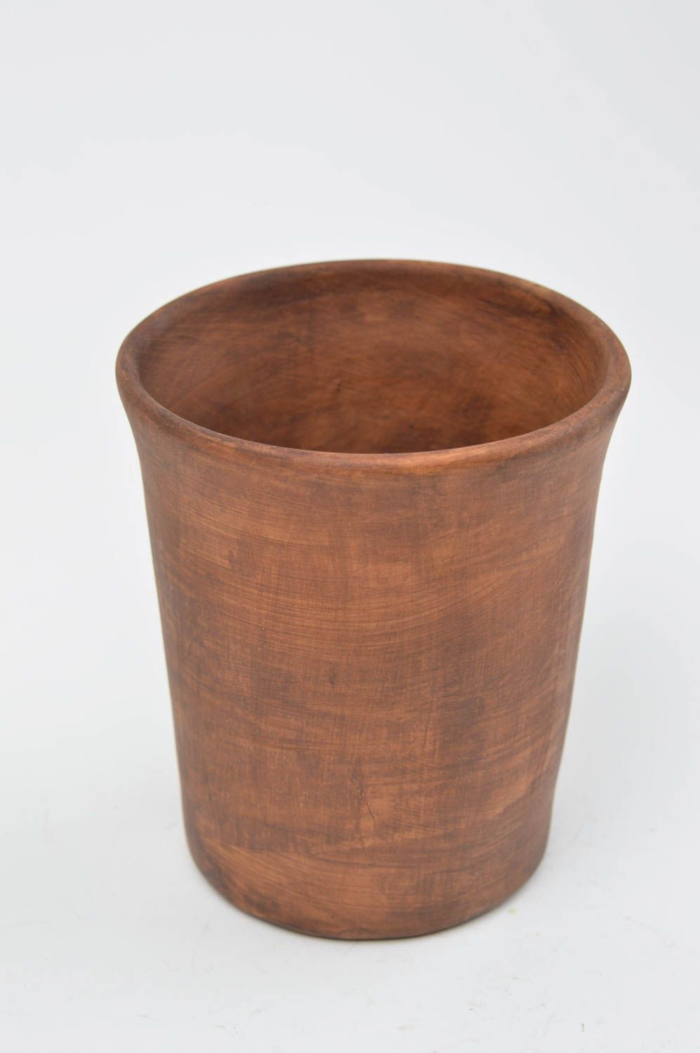 Глиняный стакан гладкий коричневый красивый классической формы ручной работы фото 3