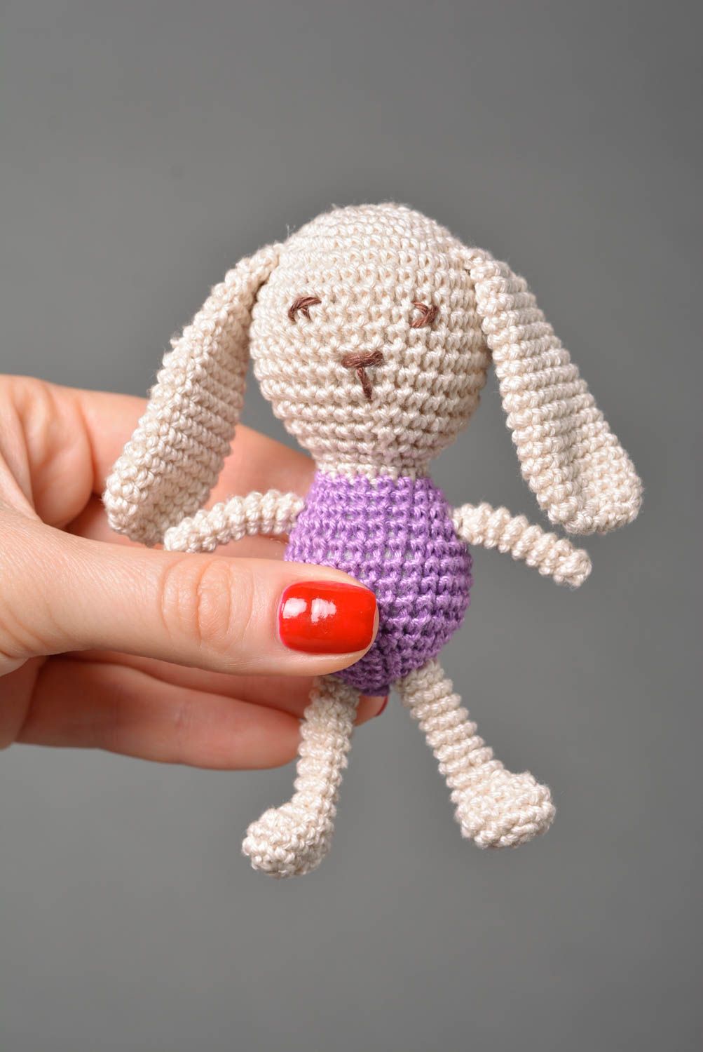 Doudou lapin en mauve fait main Jouet tricot au crochet Cadeau enfant original photo 3