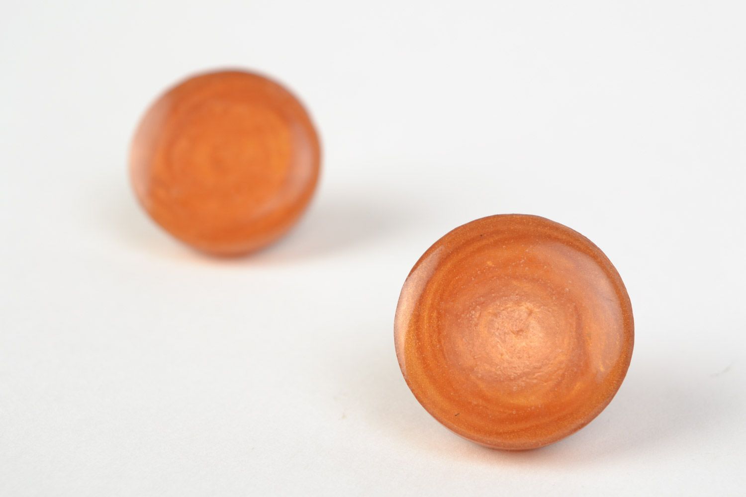 Handmade gegossene runde orange Ohrstecker mit Epoxidharz elegant schön für Frau foto 3