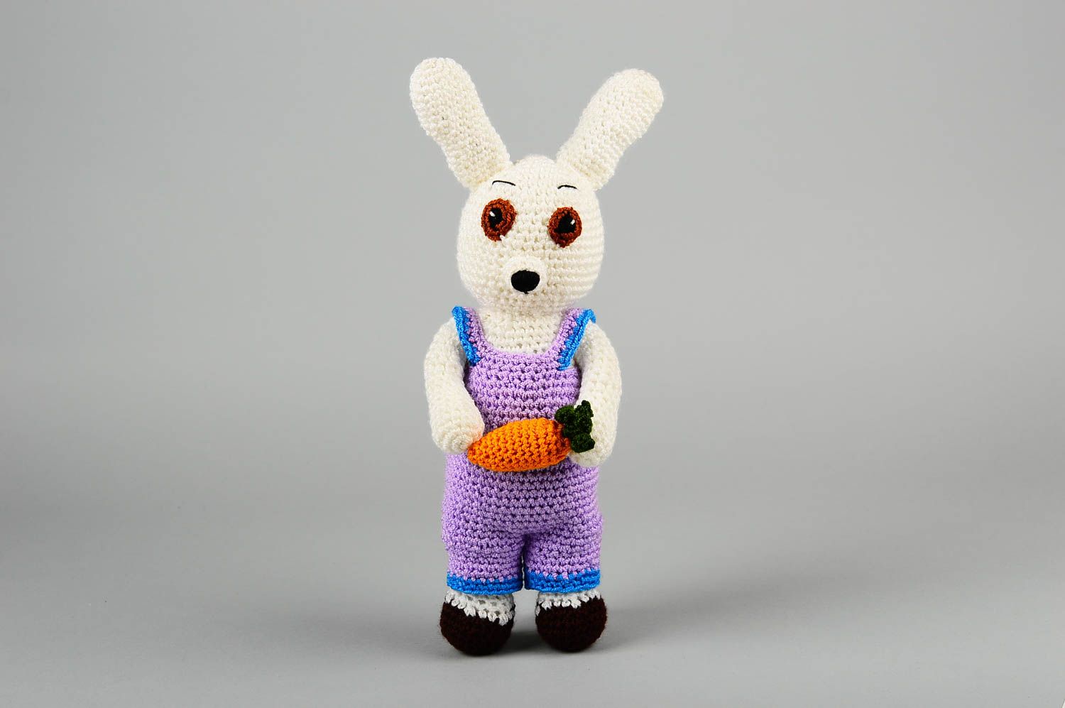 Jouet lapin avec carotte fait main Peluche tricot au crochet Décoration maison photo 1