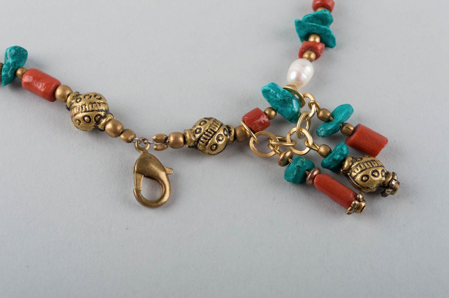 Damen Armband mit Natursteinen aus Messing Perlen Korallen und Türkis schön foto 5