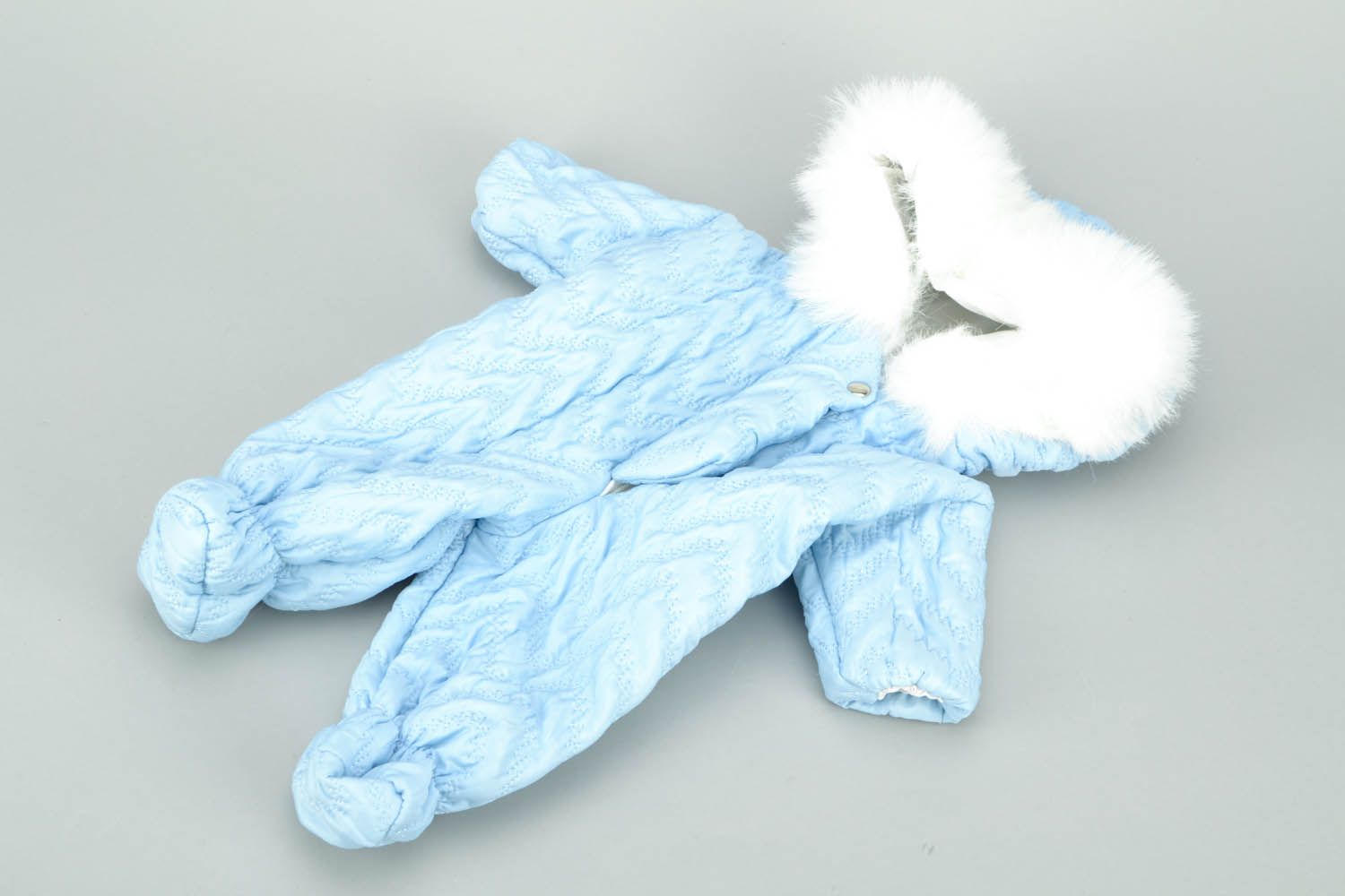 Macacão azul com capuz para bonecas roupas de bonecas artesanais  foto 1