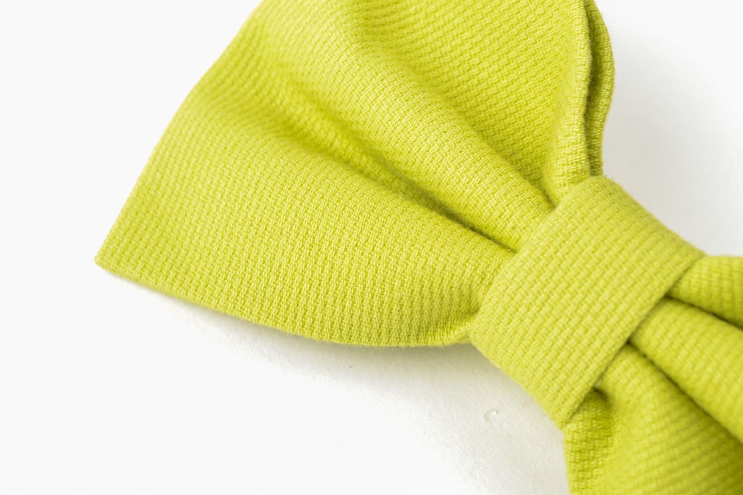 Corbata de lazo para traje de color oliva foto 4