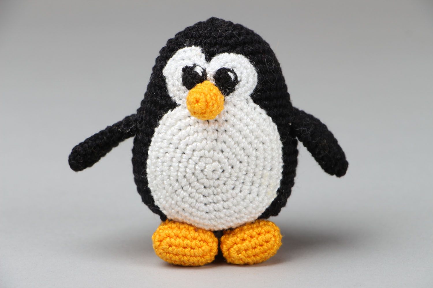 Мягкая игрушка крючком Пингвин фото 2