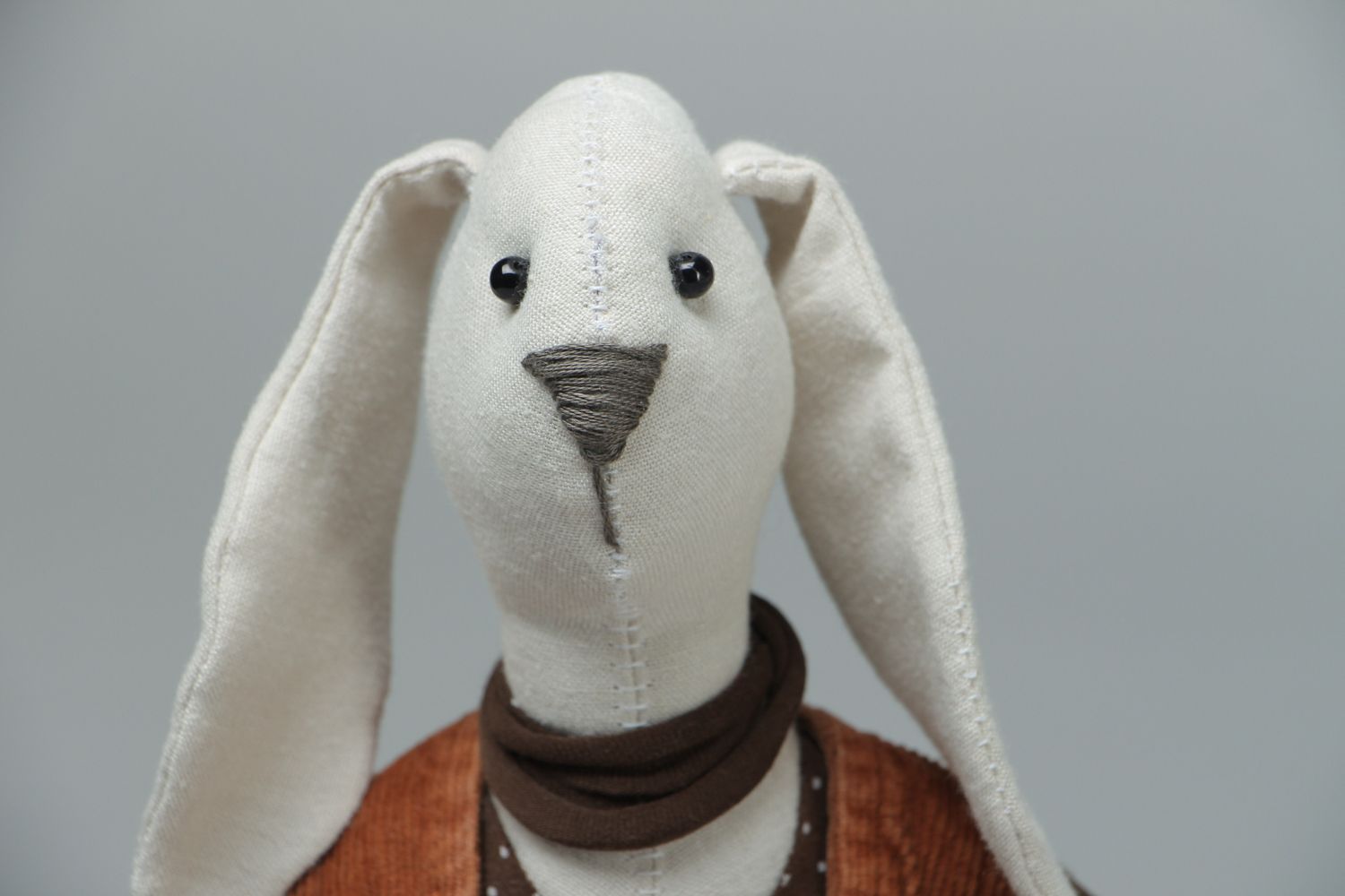 Muñeco de tela con orejas largas foto 2