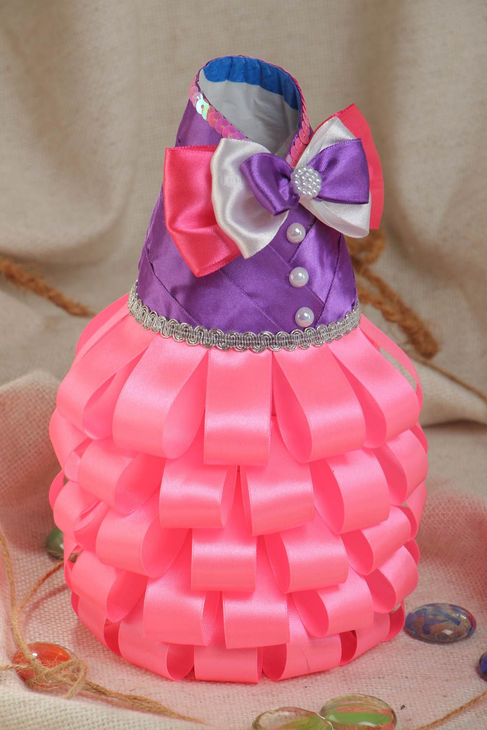 Бутылка из атласных лент ручной работы декоративная розовая нарядная интерьерная фото 1