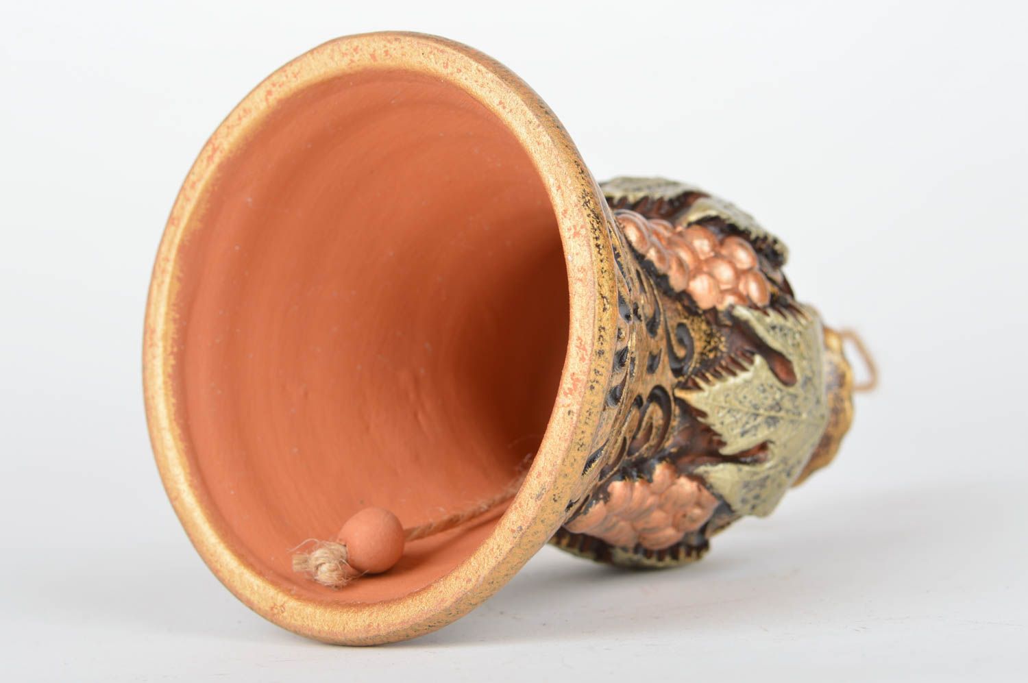 Handgemachtes keramisches schönes braunes Deko Glöckchen aus Ton mit Bemalung foto 5