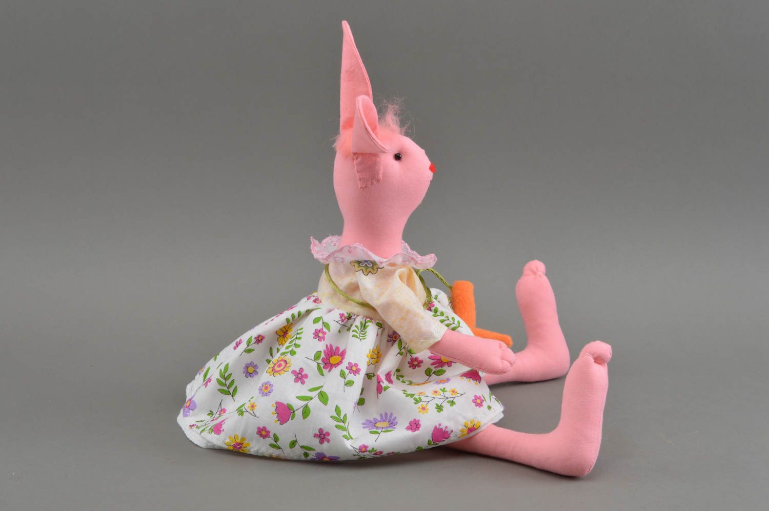 Peluche lapin rose en robe en calicot et coton faite main cadeau pour fille photo 2