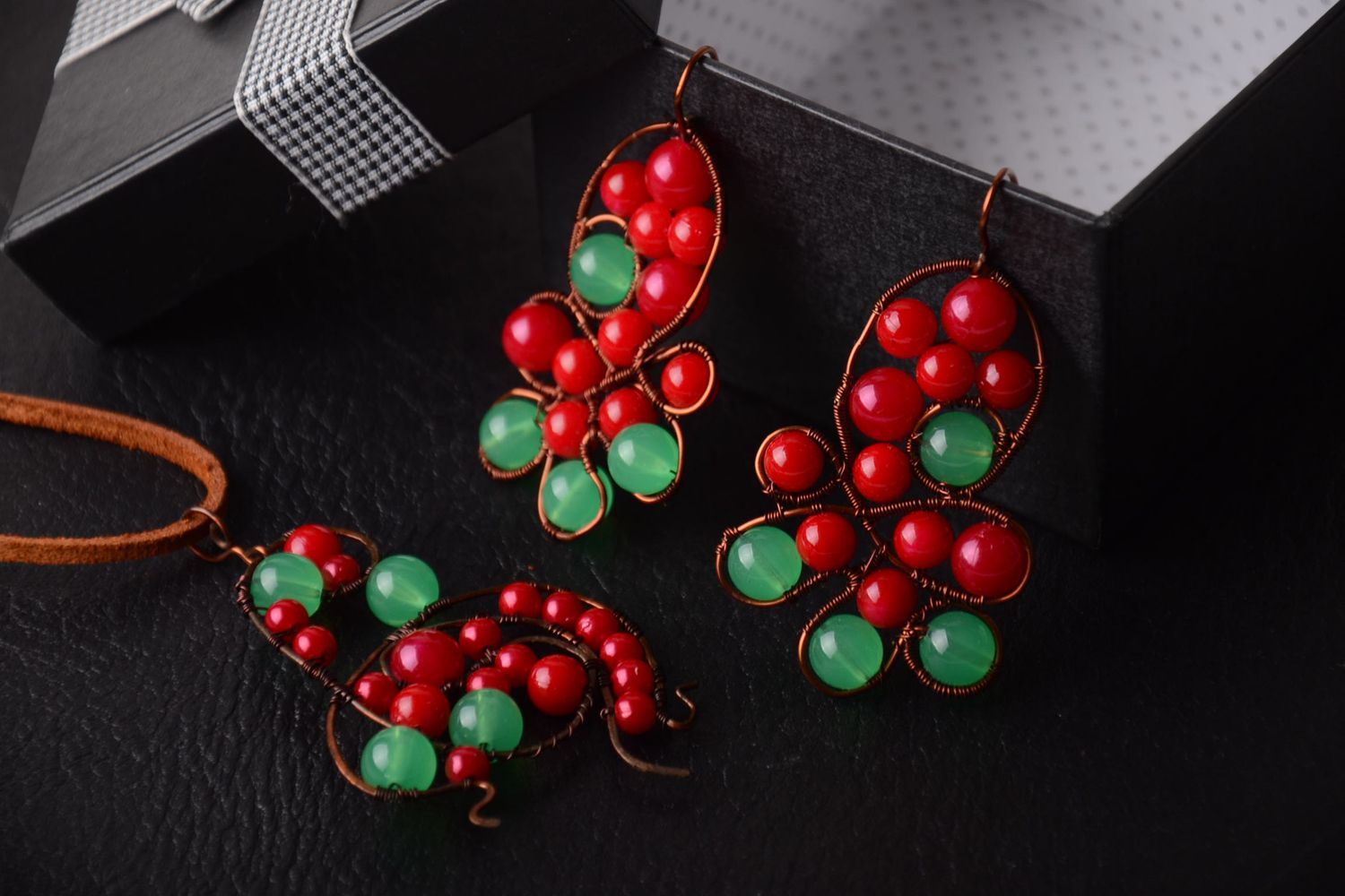 Pendentif et boucles d'oreilles Bijoux faits main rouge-vert Cadeau femme photo 1