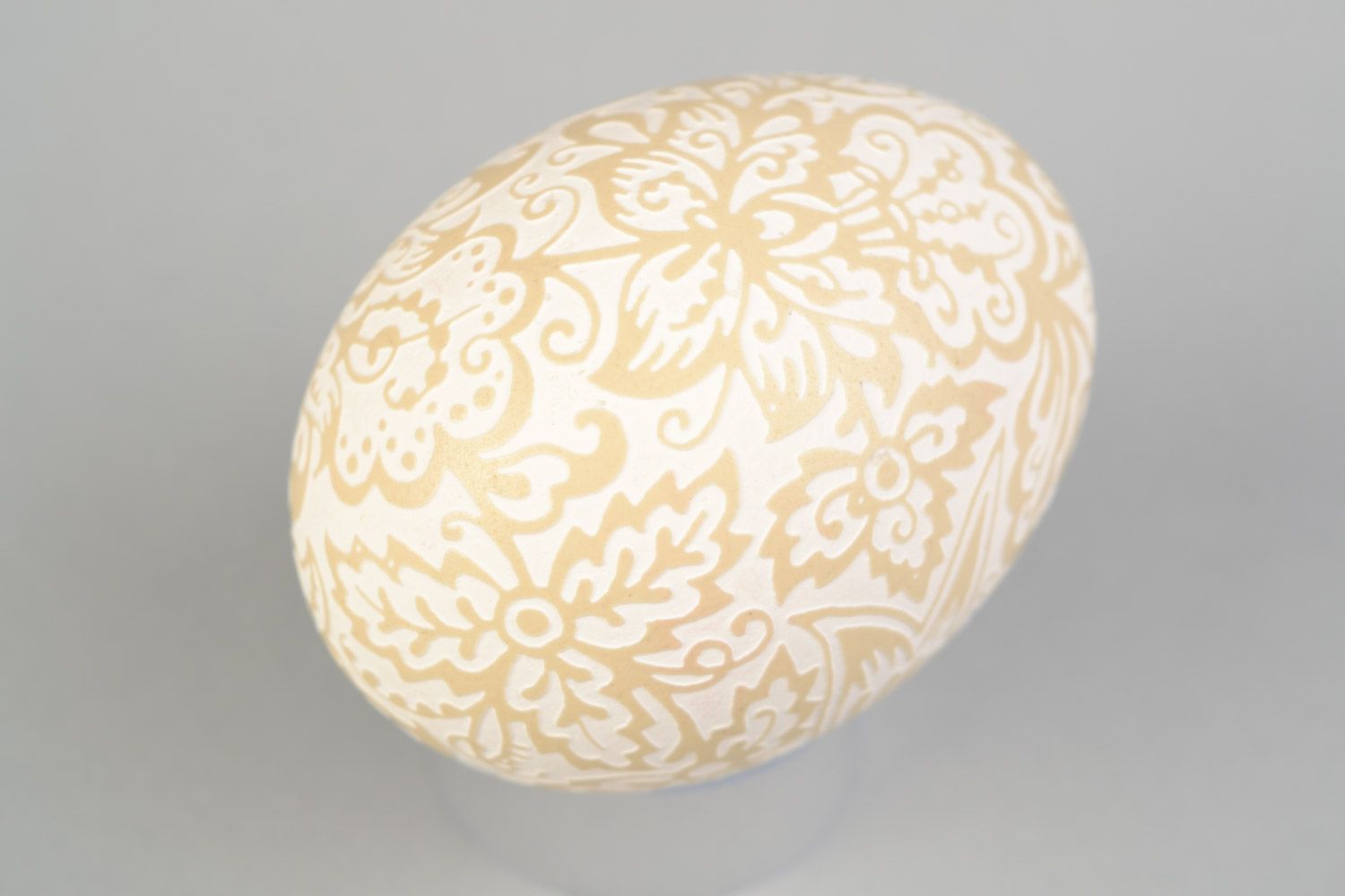Handmade decorative Easter chicken egg with flower pattern vinegar etching technique photo 4