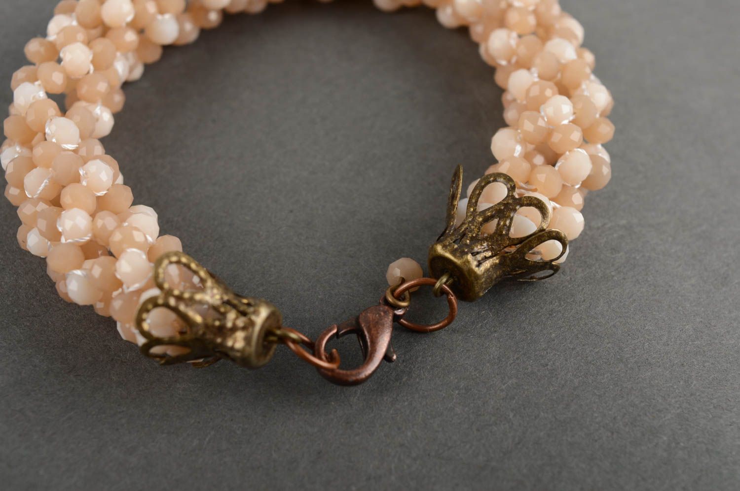 Bracelet en verre Bijoux fait main Accessoire femme beige original cadeau photo 4