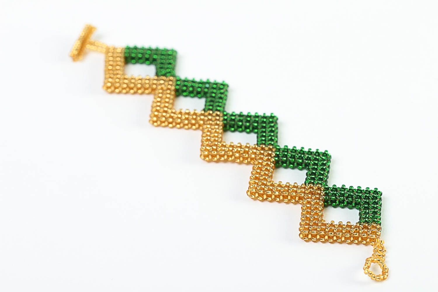 Square shaped beaded bracelet in yellow and dark green color photo 3
