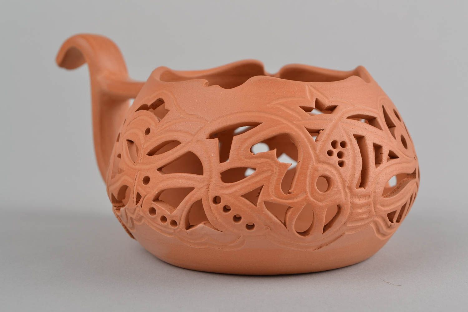Origineller Kerzenhalter aus Keramik mit geschnitztem Muster handmade für Dekor foto 3