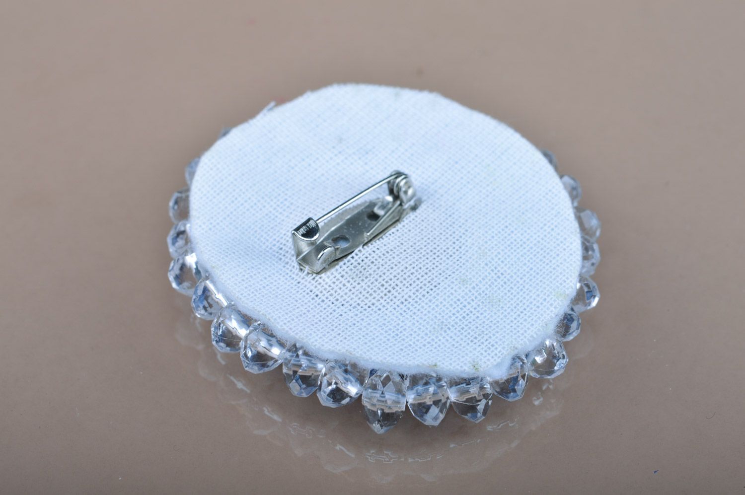 Broche ronde en perles de rocaille faite main couleur bleue cadeau original photo 2