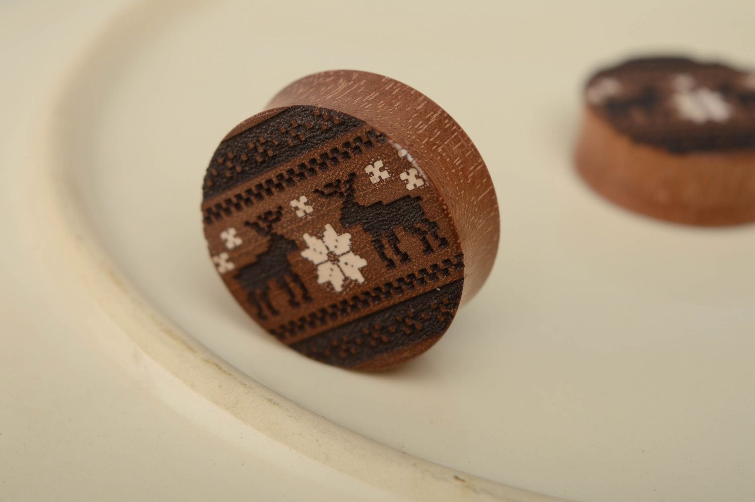 Beautiful wooden ear plugs for present photo 2