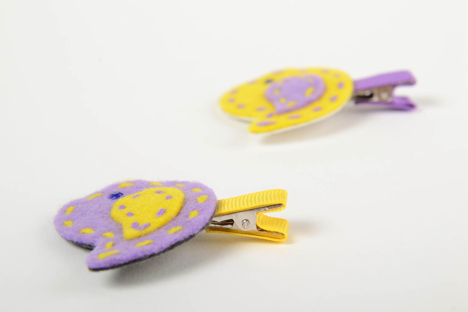Deux pinces à cheveux en tissu faites main en forme d'oiseaux jaune et violet photo 4