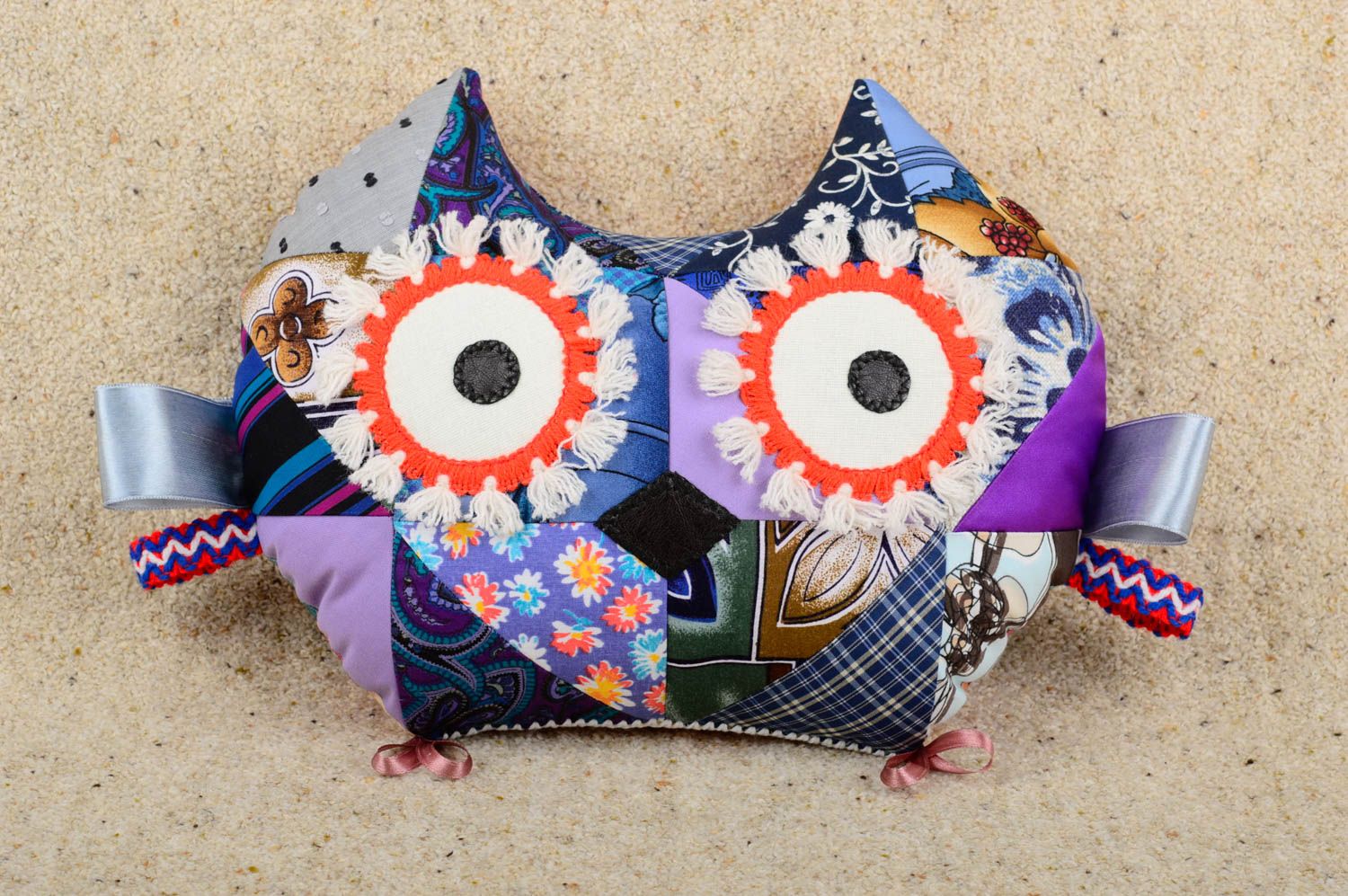 Игрушка-подушка хэнд мэйд интерьерная игрушка сова диванная подушка пэчворк фото 1