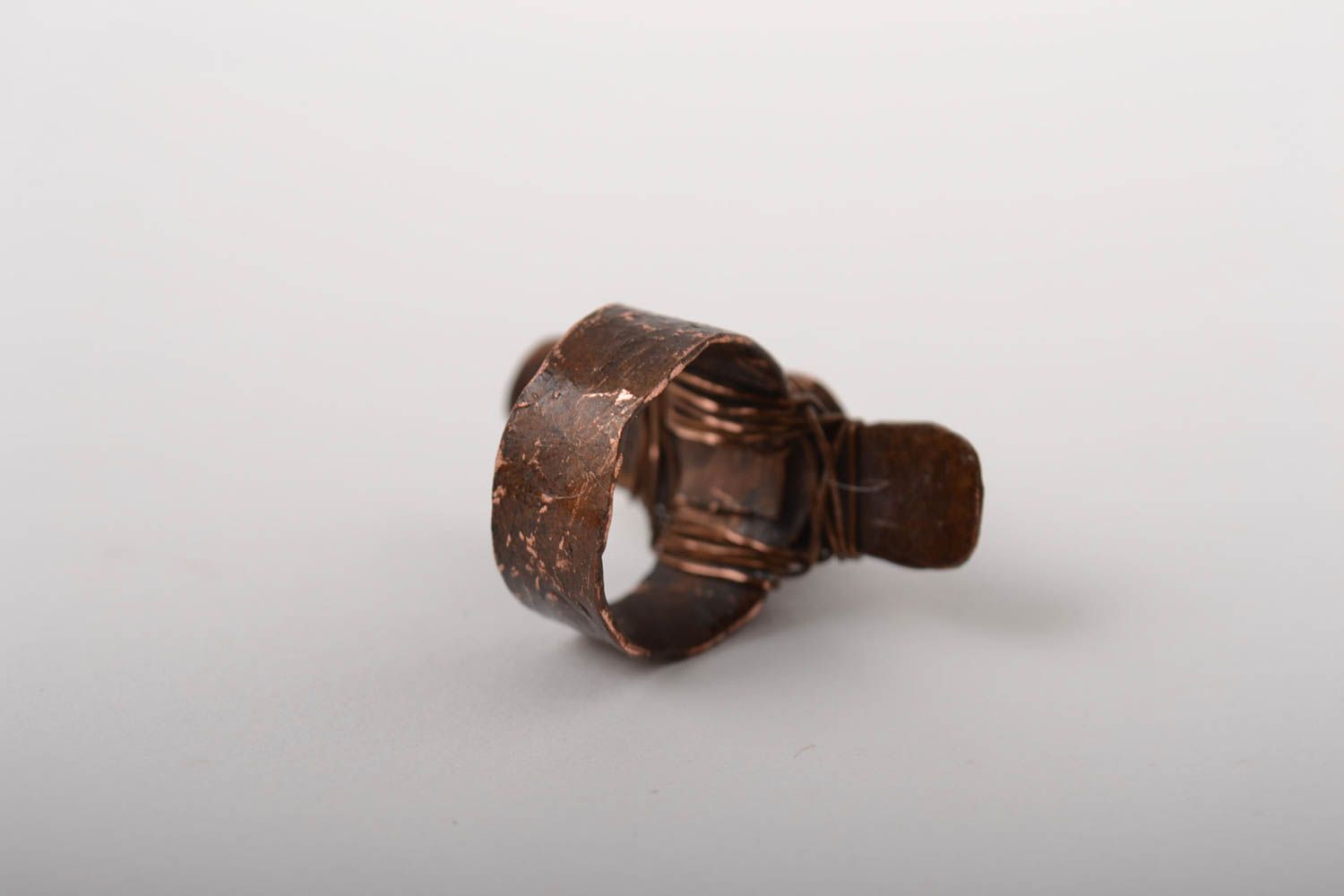 Красивое кольцо ручной работы украшение в технике wire wrap медное кольцо 18 р фото 4