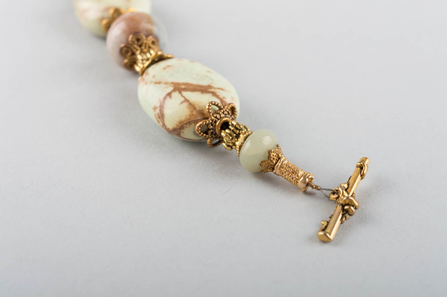 Elegant cute graceful designer handmade bracelet made of jade and brass photo 5