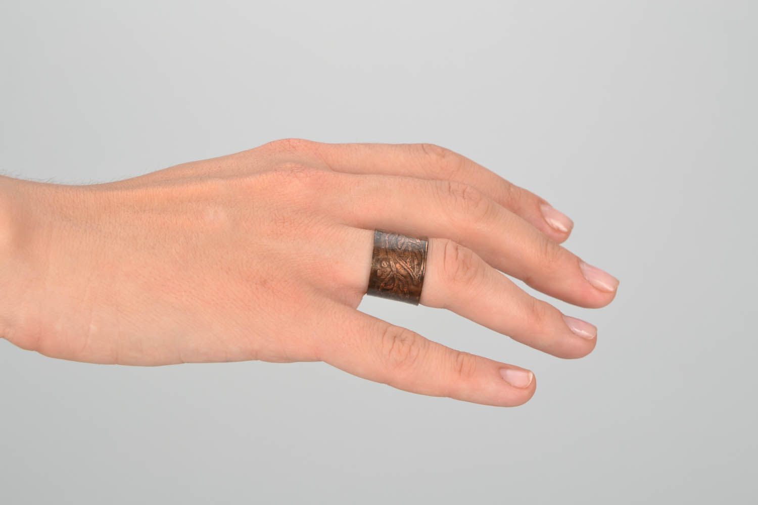 Patterned copper ring photo 2