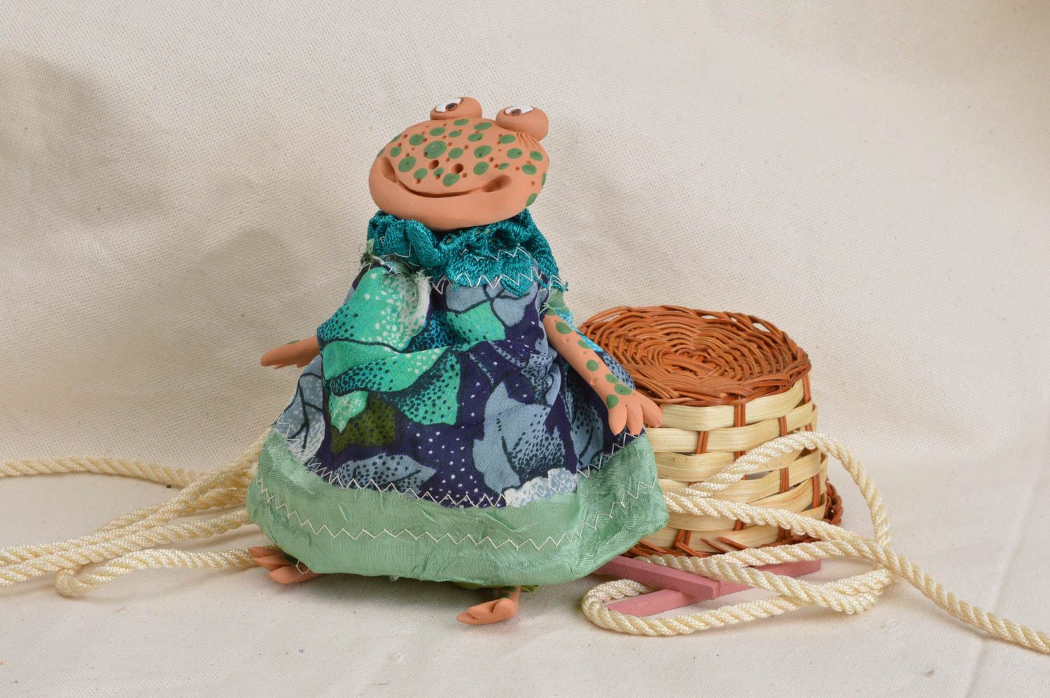 Игрушка из глины и ткани лягушка в платье небольшого размера ручной работы фото 1