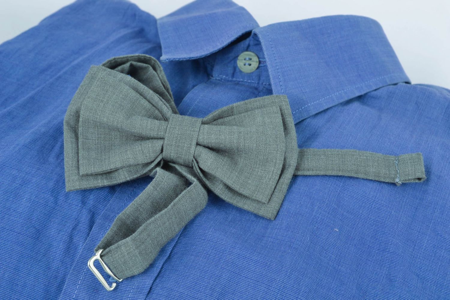 Cotton bow tie of gray color photo 1