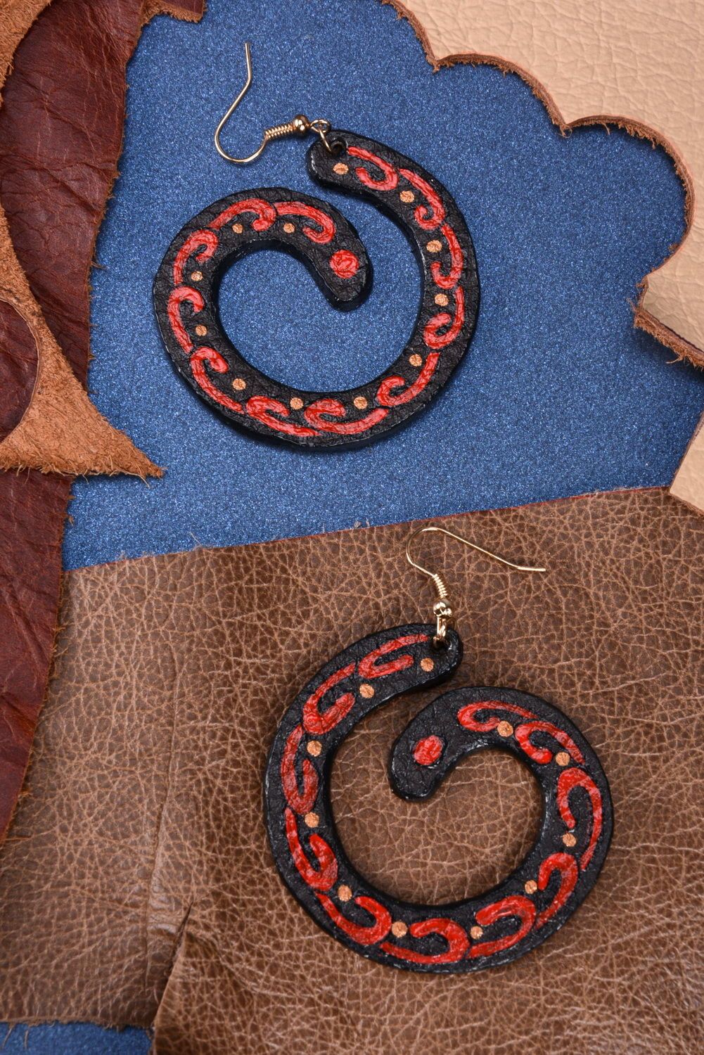 Leather earrings in the shape of spiral photo 2