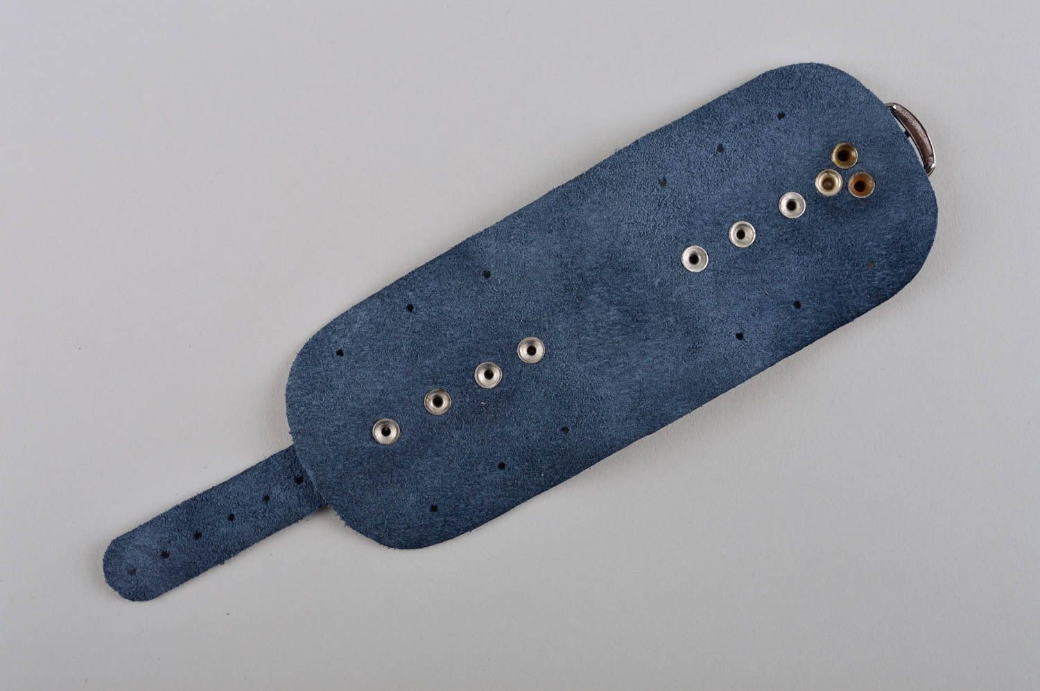 Bracelet cuir bleu Bijou fait main large design de créateur Accessoire femme photo 5