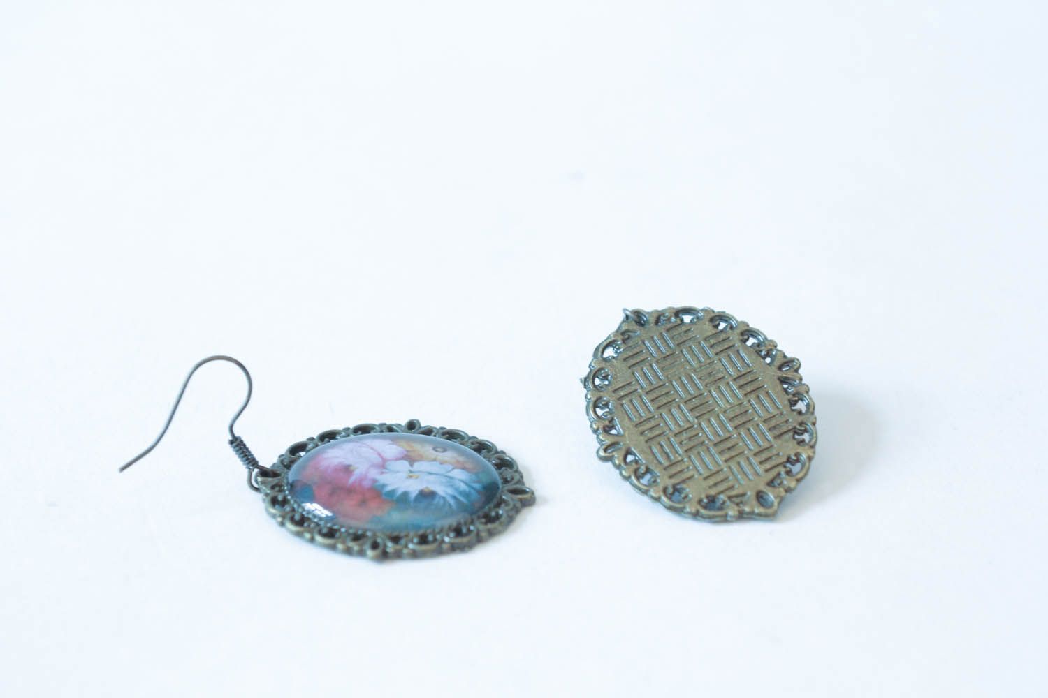 Oval earrings with print photo 2