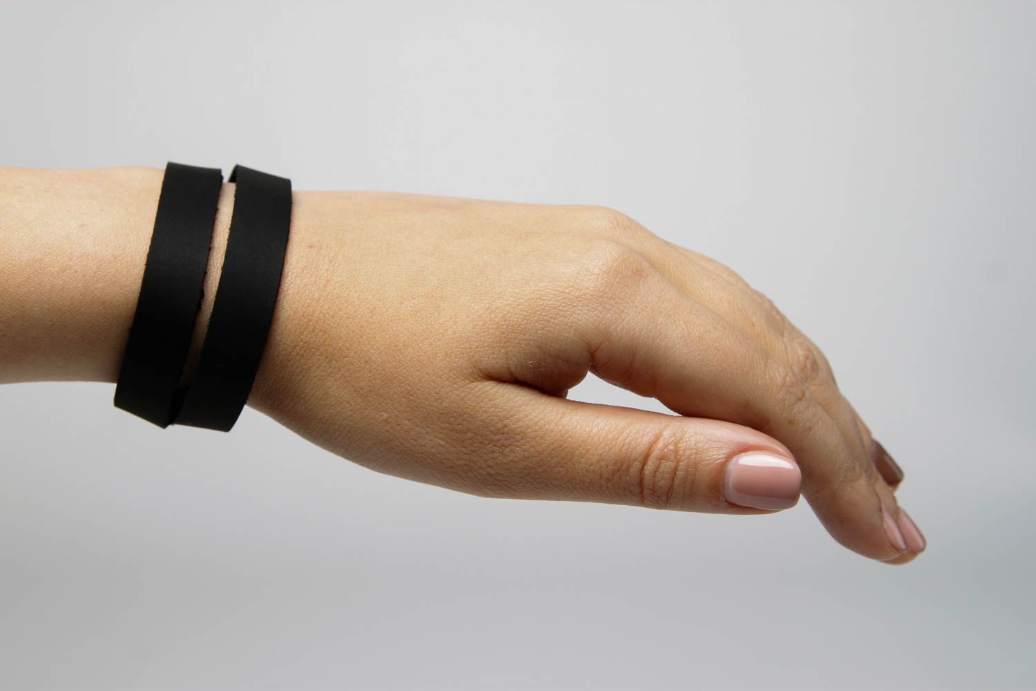 Designer Schmuck handmade schwarz Leder Armband Accessoires für Frauen stilvoll foto 2