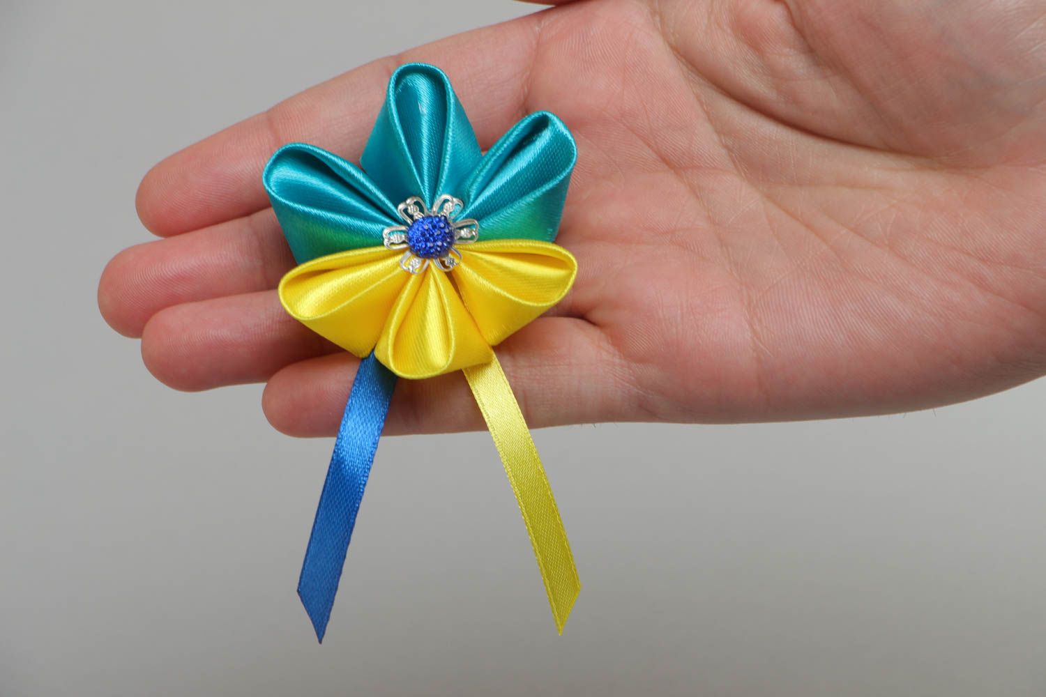 Handmade satin ribbon kanzashi brooch yellow-blue flower stylish accessory photo 5