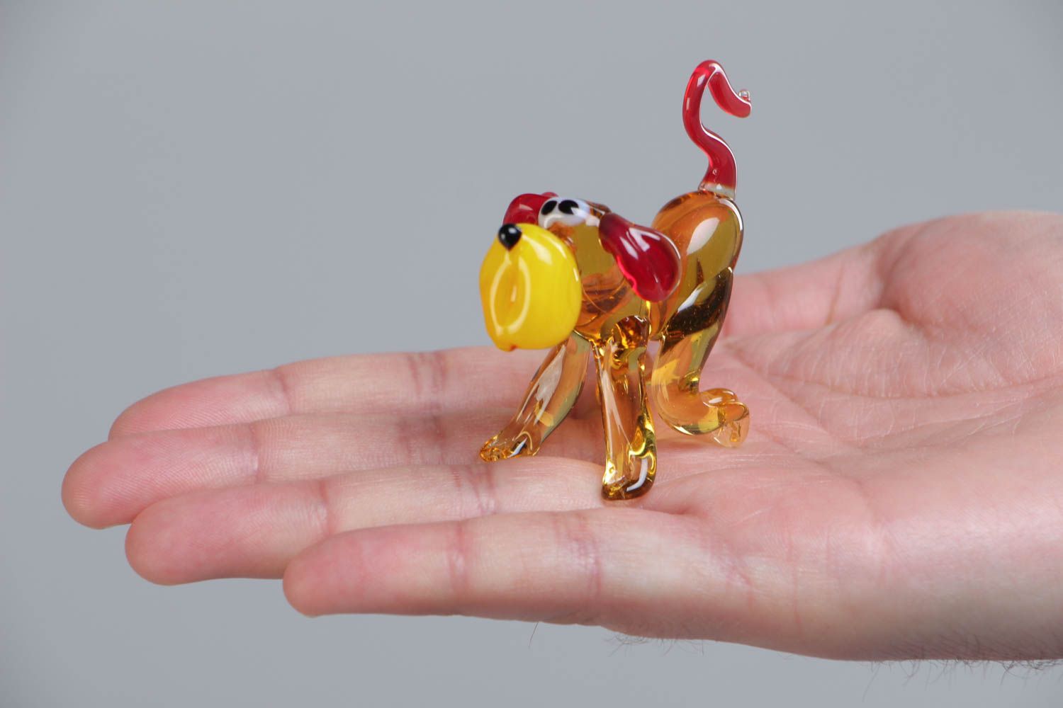 Figurine chien en verre au chalumeau faite main originale jaune-rouge design photo 5