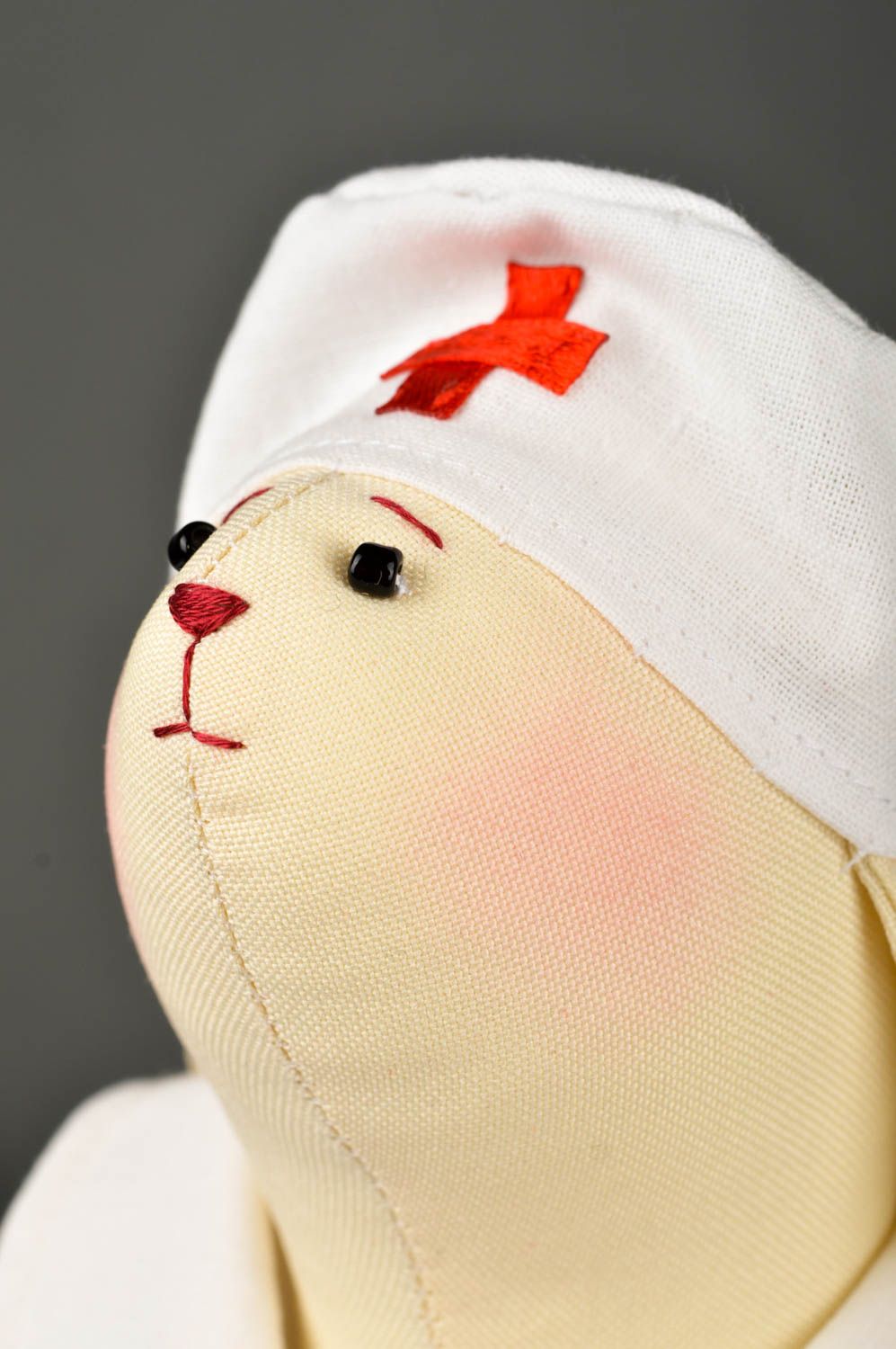Handmade Kuscheltier Hase Stoff Spielzeug Geschenk für Kinder niedlicher Arzt foto 4