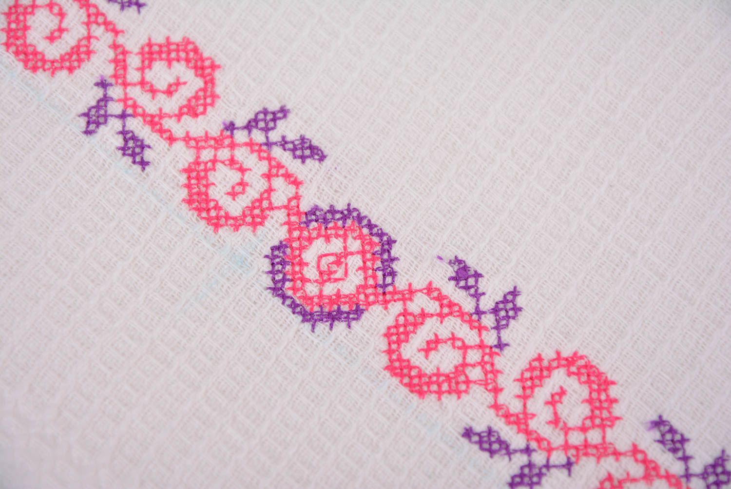 Bestickte Serviette aus Baumwolle für Dekor handmade künstlerisch mit Muster foto 4