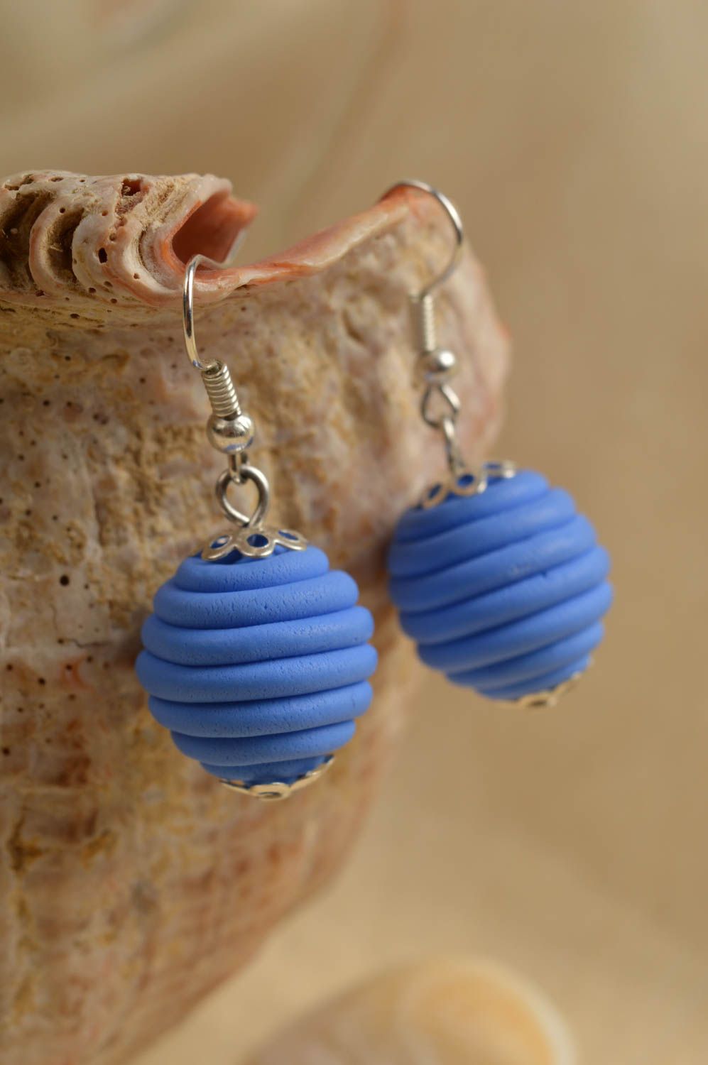 Handmade modische Ohrringe in Blau Accessoire für Frauen Designer Schmuck foto 1